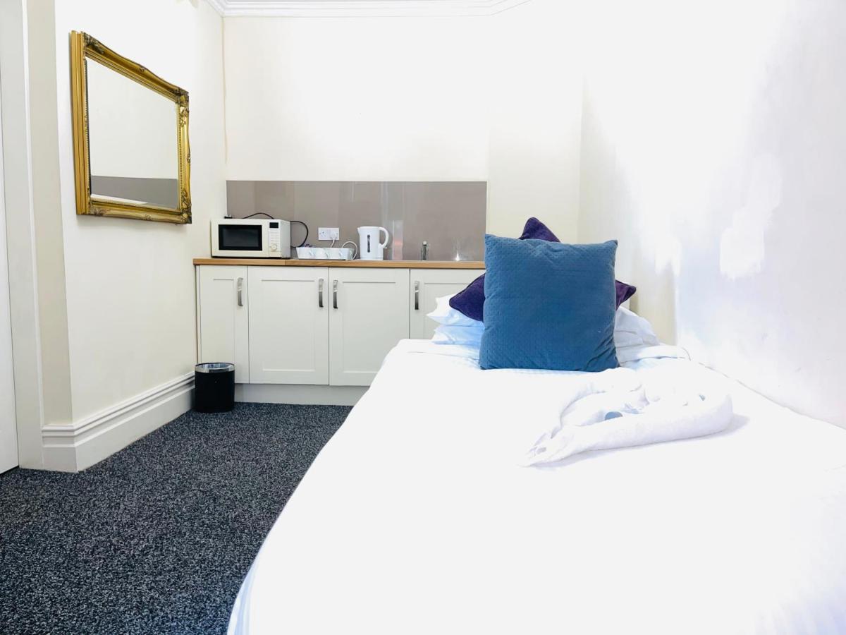 Trivelles Park Hotel Preston  Esterno foto