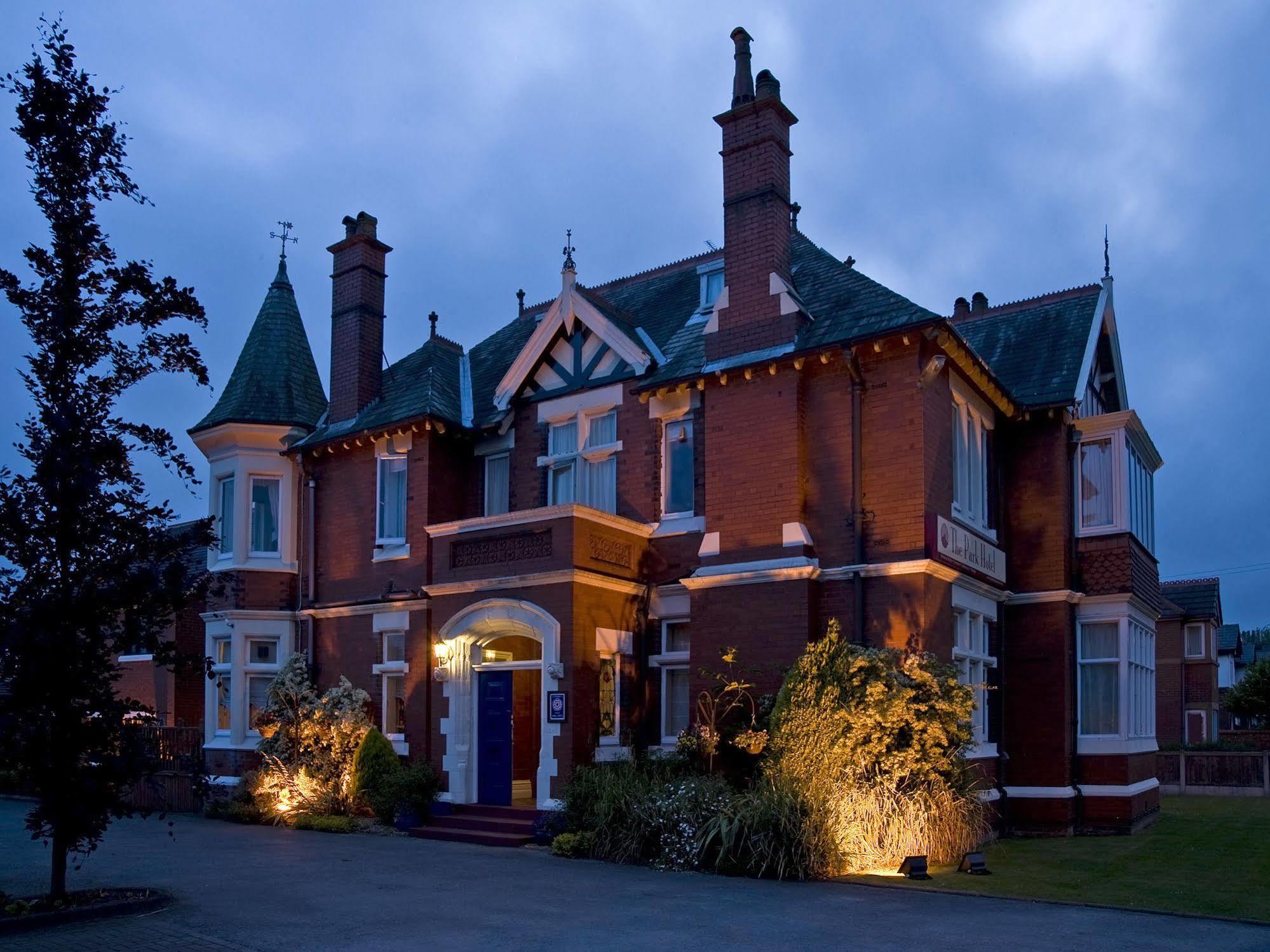 Trivelles Park Hotel Preston  Esterno foto